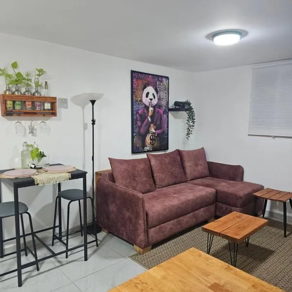 Panda house by the sea，位于Qiryat Yam的酒店