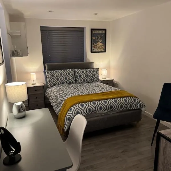 Cosy garage conversion，位于Barnham的酒店