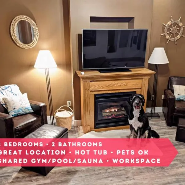 Dog-Friendly Canal Park Condo Hot Tub Pool，位于德卢斯的酒店