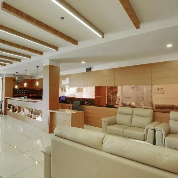 Super Townhouse Edasserys Kalamassery Tourist Home，位于Elūr的酒店