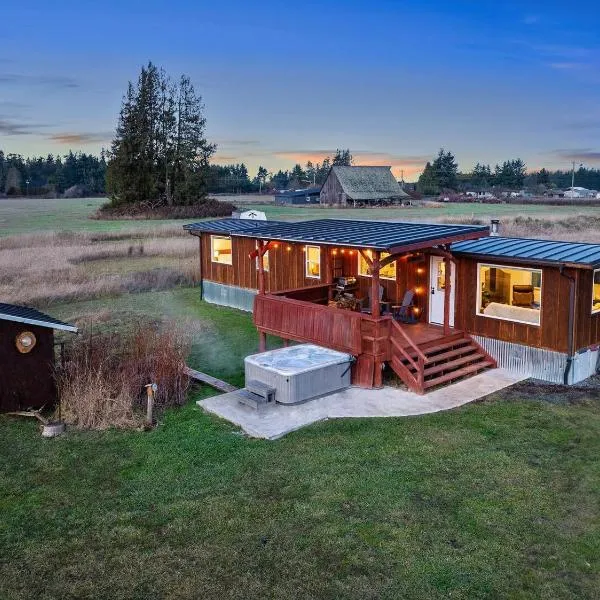 Frontier Farmhouse-Sauna &HT，位于安吉利斯港的酒店