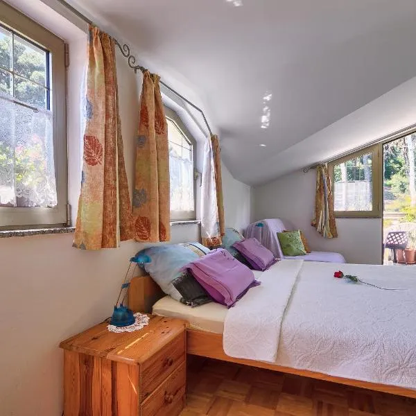 利利亚娜公寓，位于普拉的酒店