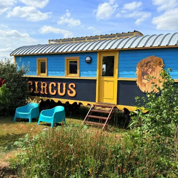 La roulotte CIRCUS des Grillots，位于Beaulon的酒店