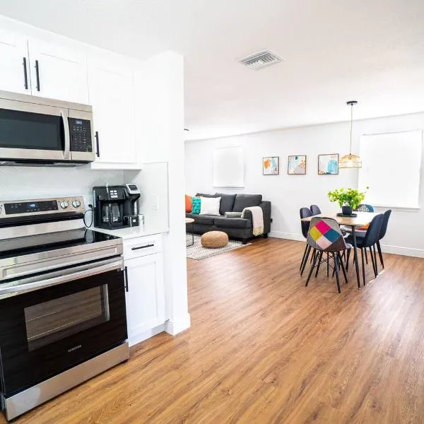 Casita-stylish Garden Home 5 Min To Bayshore Water，位于坦帕的酒店