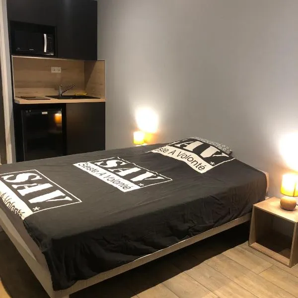 Mini Studio avec Terrasse，位于欧里亚克的酒店
