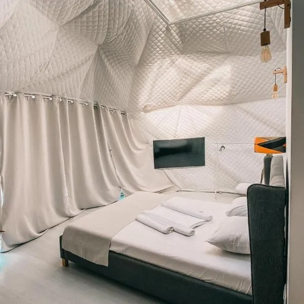 Seagloo Glamping - Adults Only 12y，位于科斯蒂内什蒂的酒店