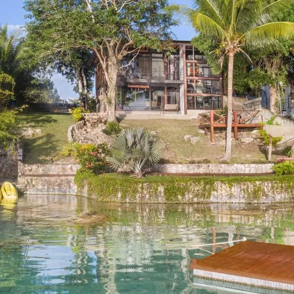 Casa Villa Real- Lagoon Acces And Stunning Views!，位于巴卡拉尔的酒店