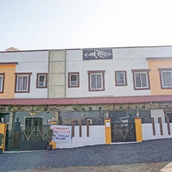 Hotel O Vardhan Executive，位于浦那的酒店