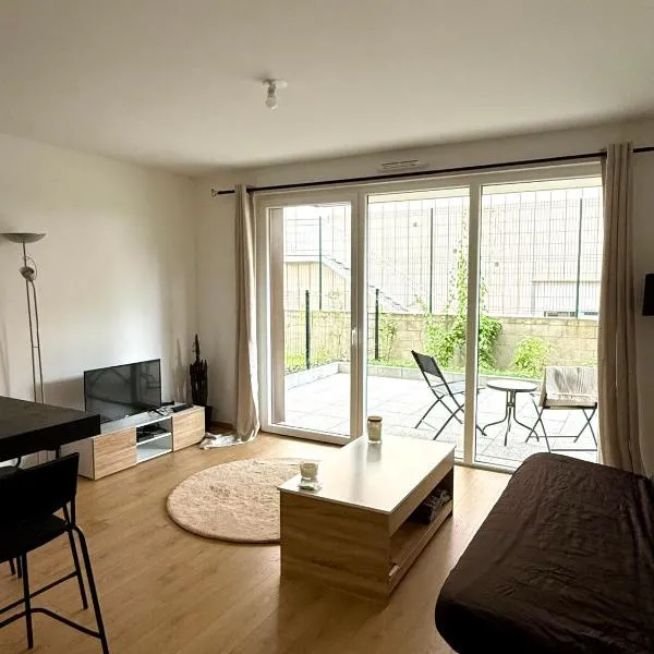 New 2 room apartment with garden & garage, Close to Parliament，位于希尔蒂盖姆的酒店