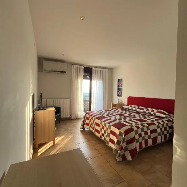 Novella Hotel - Restaurante de Muntanya，位于贝纳萨尔的酒店