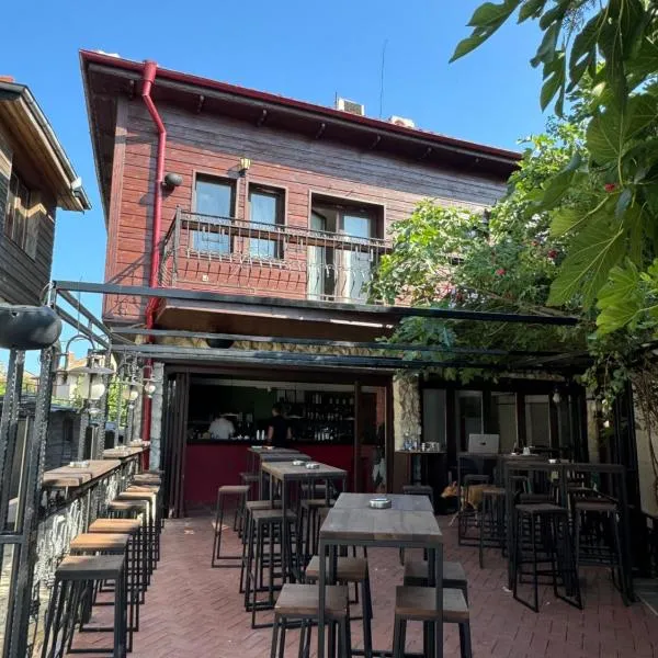 罗尼酒店,位于内塞伯尔的酒店