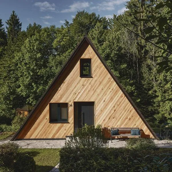 HAUS28 - Modernes A-Frame im Wald，位于Grattersdorf的酒店