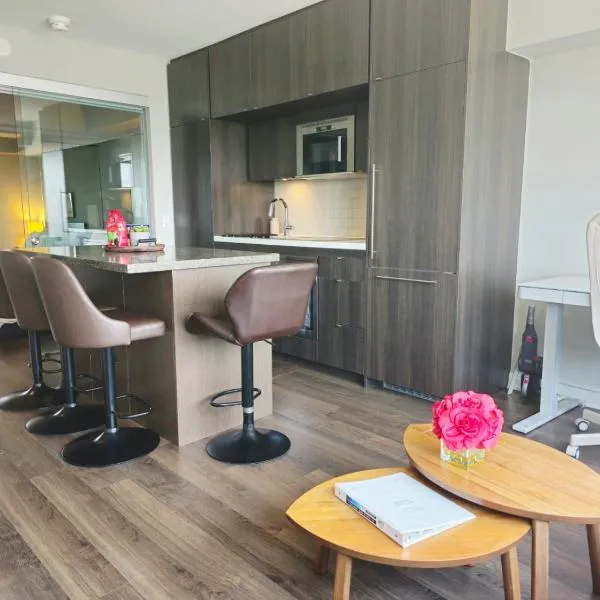 Elegant 2BR & 2BA Retreat in Prime Yorkville, Downtown，位于多伦多的酒店