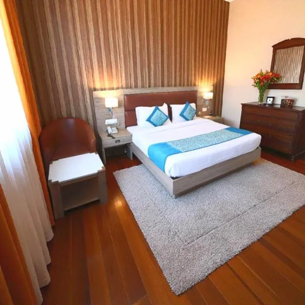 HOTEL CORPORATE PLAZA Near TERMINAL 3 Delhi AIRPORT WITH- FREE Airport PICKUP，位于新德里的酒店