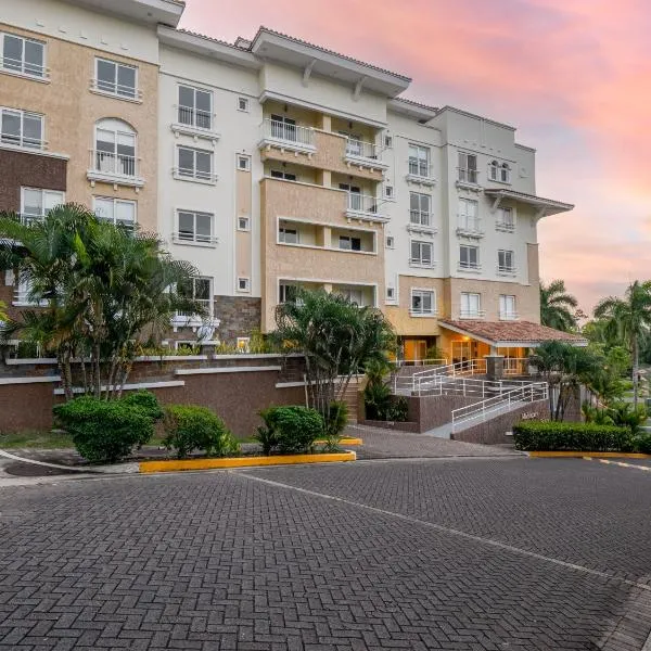Mahogany Suites by Skyreach Group，位于Cocolí的酒店