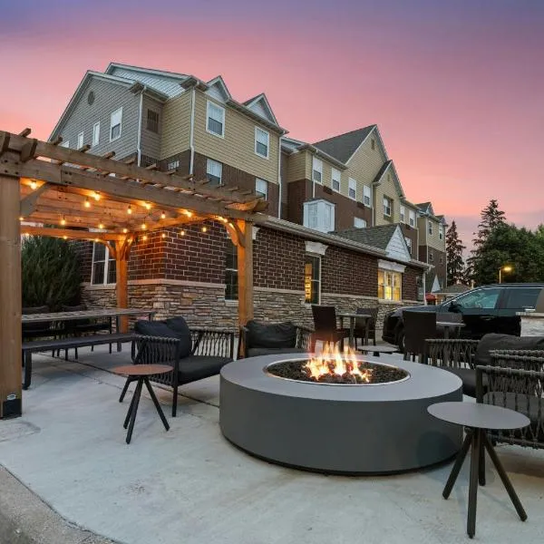 明尼阿波利斯伊甸草原广场套房酒店，位于伊甸草原的酒店