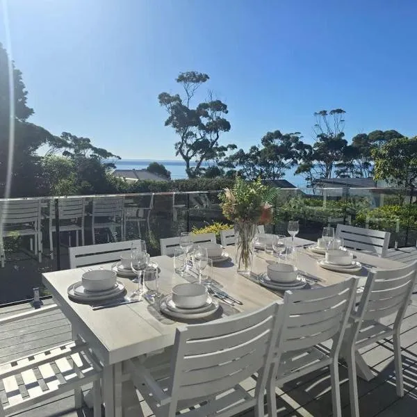 Fairwater - luxury 5 BR home with ocean views，位于莫里莫科的酒店