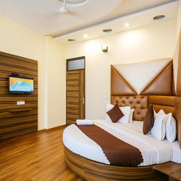 Hotel Woodcrest by Sidham Group !! Comfortable and Peaceful Stay !! Top Rated !! Preferred Hotel Chain，位于钱德加尔的酒店