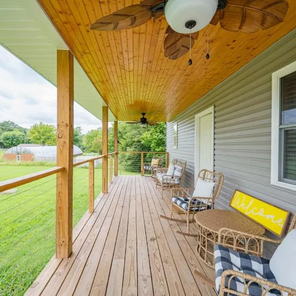 Light And Bright Cabin Close To Pates Ford Marina，位于Smithville的酒店