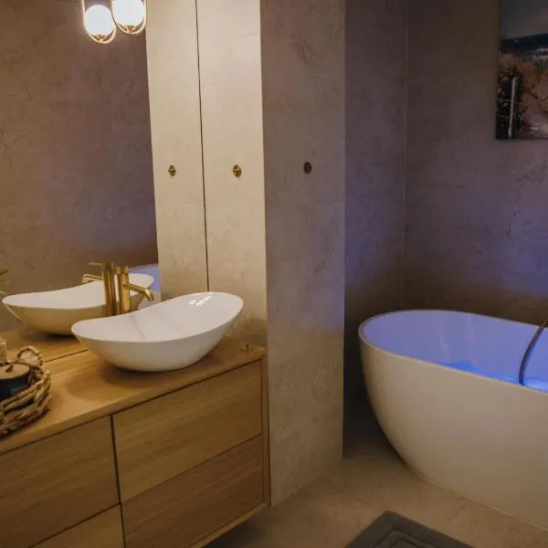 Apartamenty Łódź Agosto Sky Premium Manufaktura Parking Gratis FV，位于罗兹的酒店