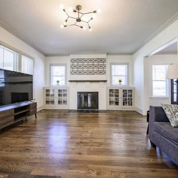 Charming Retreat 5 Min to Tims Ford Lake Sleeps 8，位于Winchester的酒店