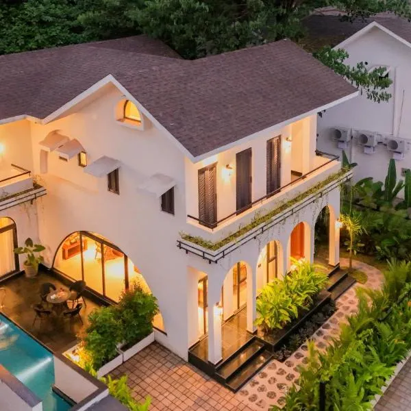 BellaVie 3-BHK Villa With Private Pool & TV Lounge Area in A Gated Complex，位于西奥利姆的酒店