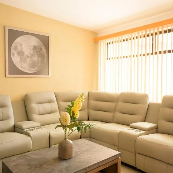 Casa Teresita - Amplia y cómoda en zona tranquila y bien conectada，位于阿瓜斯卡连特斯的酒店