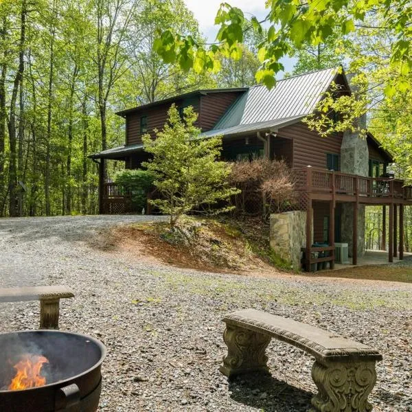 Boujee Bear Lodge - A Peaceful Cabin in the Woods，位于摩根顿的酒店