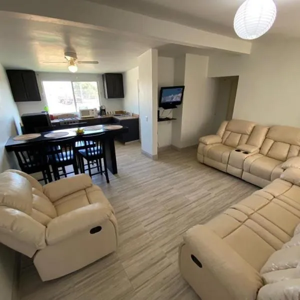 Family Apartment & Free Parking!，位于Rosarito Beach的酒店