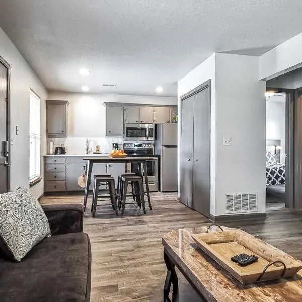 The Valley Cabins and RV，位于La Cygne的酒店