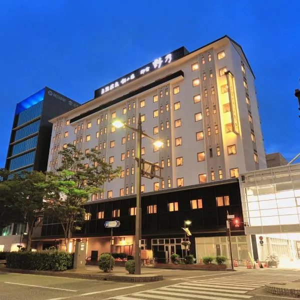 富山御宿野乃天然温泉经济型酒店，位于Hagiwara的酒店