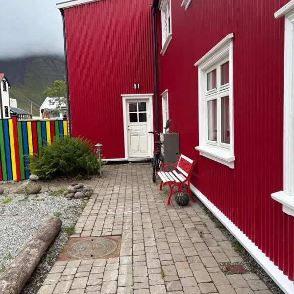 Newly renovated house in the old part of Isafjordur，位于伊萨菲尔德的酒店