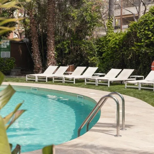 Mònica Hotel，位于坎布里尔斯的酒店