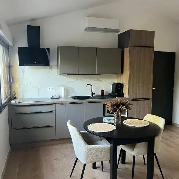 Comfortable and quiet little nest，位于Pampelonne的酒店