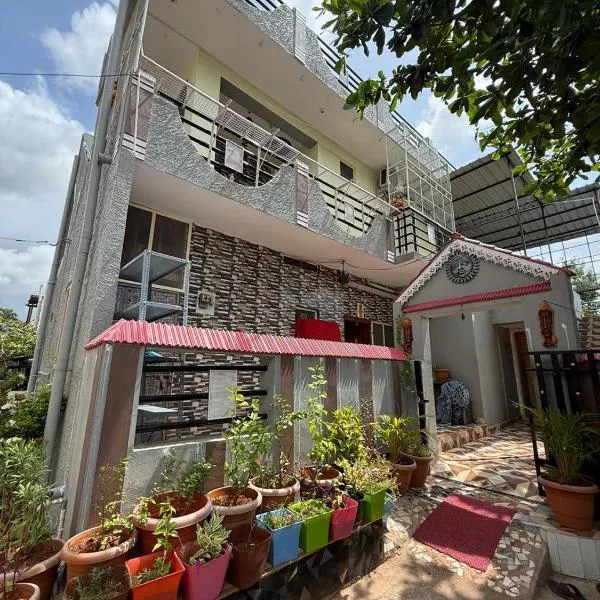 Roshini Homestay Hampi，位于亨比的酒店