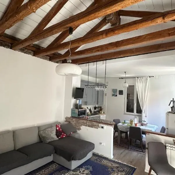 Casa indipendente con giardino privato e posto macchina gratuito，位于的里雅斯特的酒店