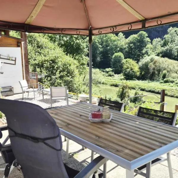 apartment, gite by the canal l Est,river Coney vosges france，位于Fontenoy-le-Château的酒店