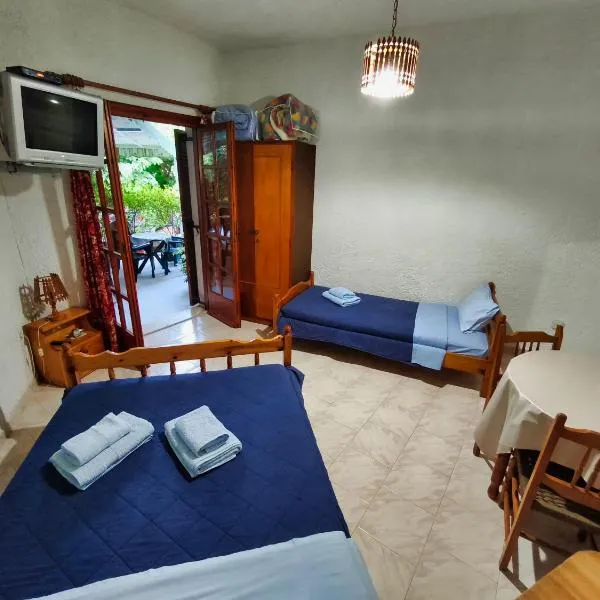 Akrata Golden Beach House 3，位于Aíyira的酒店
