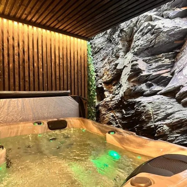 Secret Rock - Jaccuzi privé，位于拉罗什-阿登的酒店