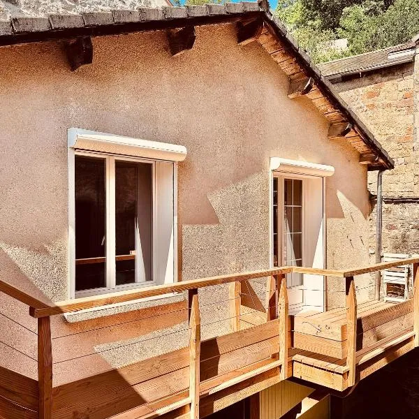 Logement entier Chez Léa et Brevia，位于Saint-Beauzély的酒店