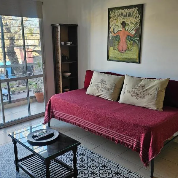Acogedor departamento 1 dormitorio，位于El Palomar的酒店