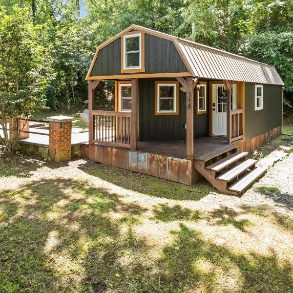 Casey Paradise Tiny Home Mountain Retreat，位于Cullowhee的酒店