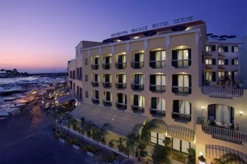 亚拉贡宫温泉酒店，位于卡萨米乔拉泰尔梅的酒店