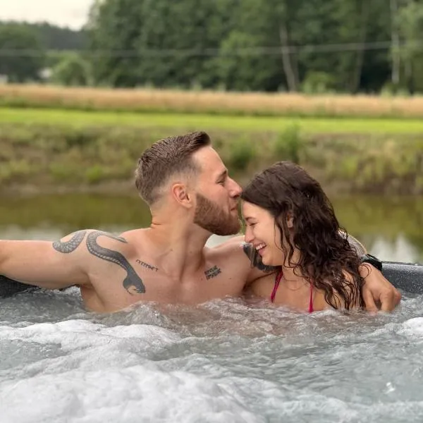 Ranczo Rogowo jacuzzi sauna łowisko，位于Rogowo的酒店
