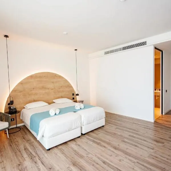 Flamingo Paradise Beach Hotel - Adults Only，位于普罗塔拉斯的酒店