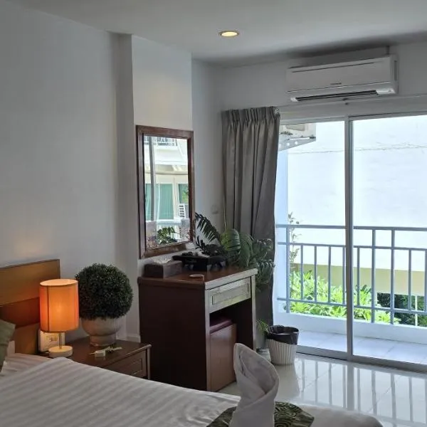 APK Hillview Hotel，位于芭东海滩的酒店