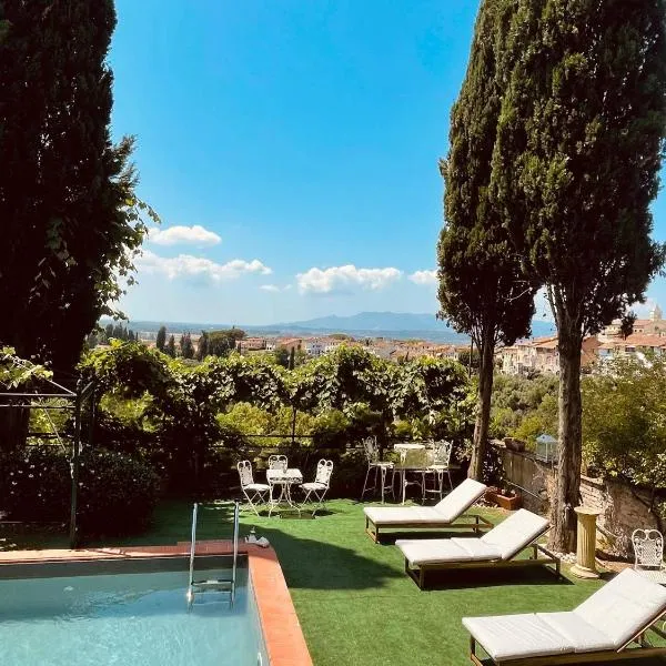Quattro Gigli Hotel，位于蒙托波利因瓦尔达尔诺的酒店