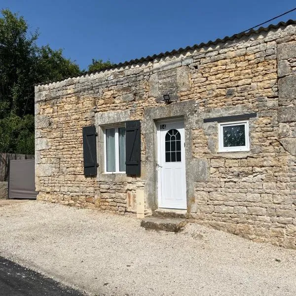 Studio，位于Nanteuil-en-Vallée的酒店