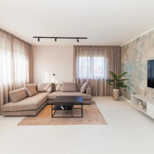 Luxury Suites Zaton by Belmont Realty，位于扎顿的酒店