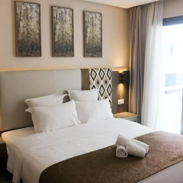 Apartment Sfiha Al Hoceima with Beach and Swimming Pools，位于Ajdir的酒店